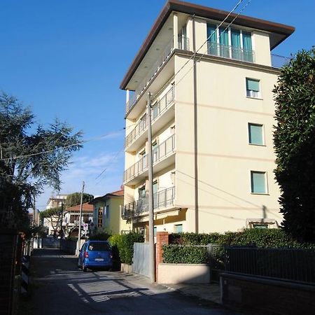Hotel Casa Diomira リド・ディ・カマイオーレ エクステリア 写真