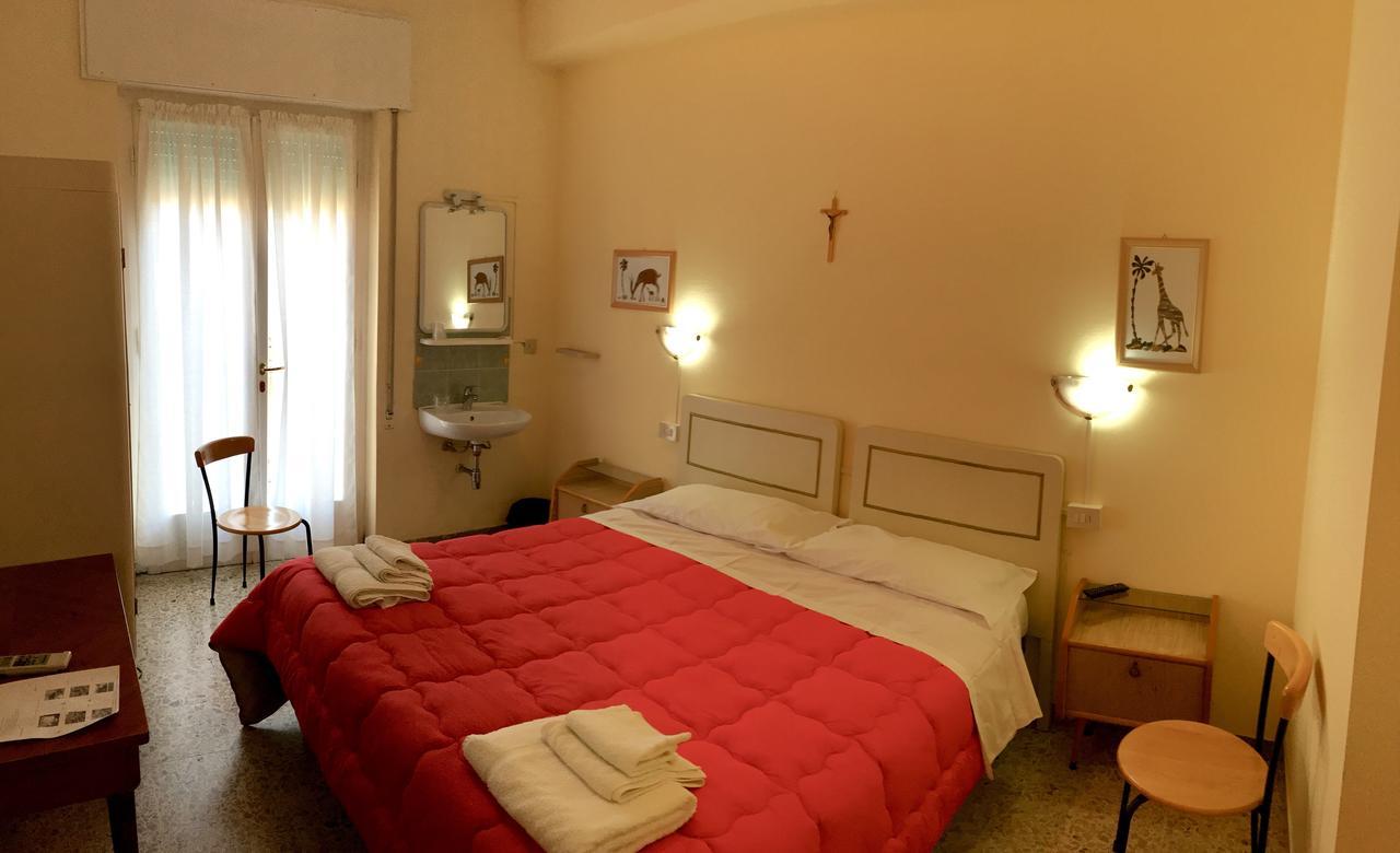 Hotel Casa Diomira リド・ディ・カマイオーレ エクステリア 写真